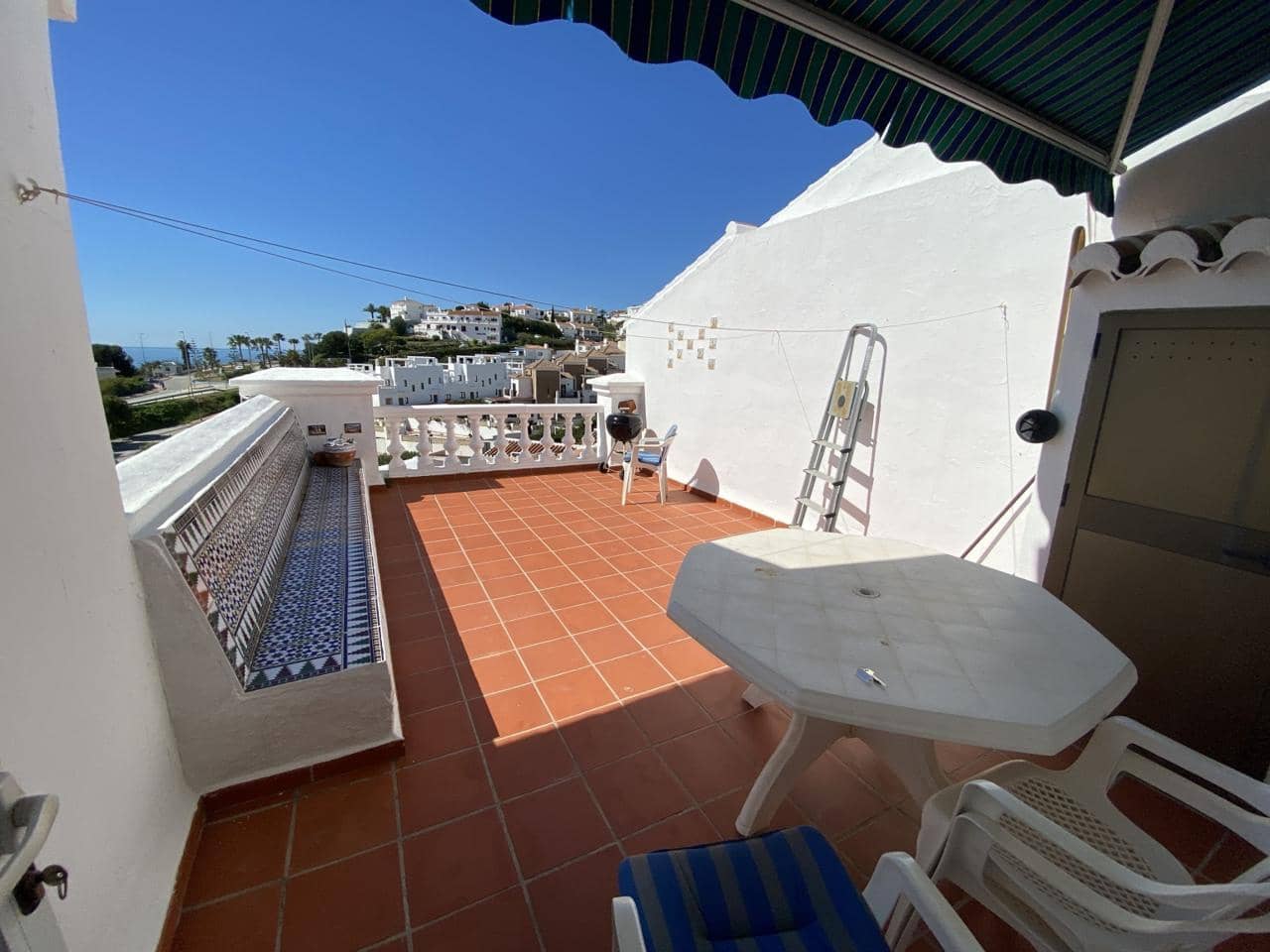 2 makuuhuone Asunto myytävänä paikassa Nerja - 310 000 € (Ref: 9002649)