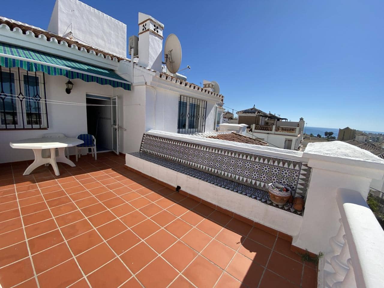 2 makuuhuone Asunto myytävänä paikassa Nerja - 310 000 € (Ref: 9002649)