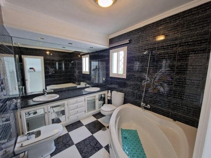 3 soveværelse Villa til salg i Nerja med swimmingpool - € 490.000 (Ref: 9031494)