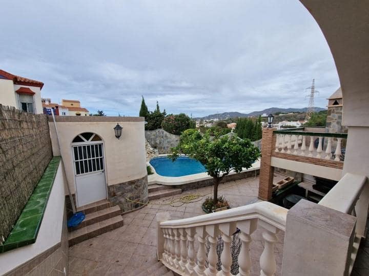 3 soveværelse Villa til salg i Nerja med swimmingpool - € 490.000 (Ref: 9031494)