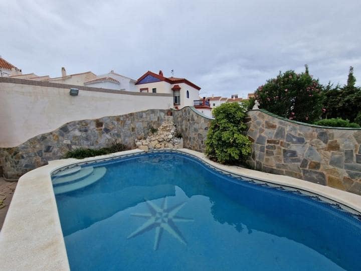 3 soveværelse Villa til salg i Nerja med swimmingpool - € 490.000 (Ref: 9031494)