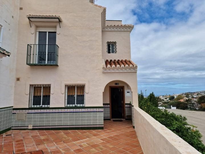 3 soveværelse Villa til salg i Nerja med swimmingpool - € 490.000 (Ref: 9031494)