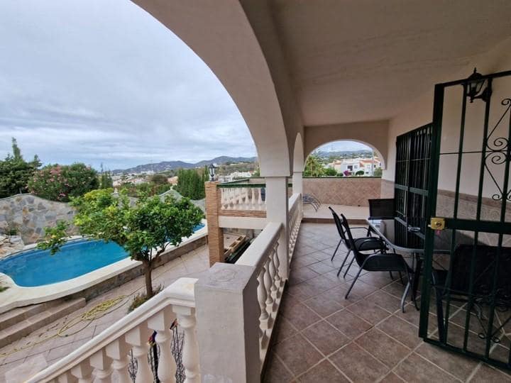 3 soveværelse Villa til salg i Nerja med swimmingpool - € 490.000 (Ref: 9031494)