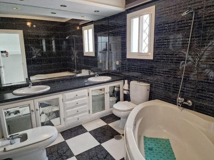 3 soveværelse Villa til salg i Nerja med swimmingpool - € 490.000 (Ref: 9031494)