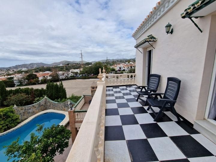 3 soveværelse Villa til salg i Nerja med swimmingpool - € 490.000 (Ref: 9031494)