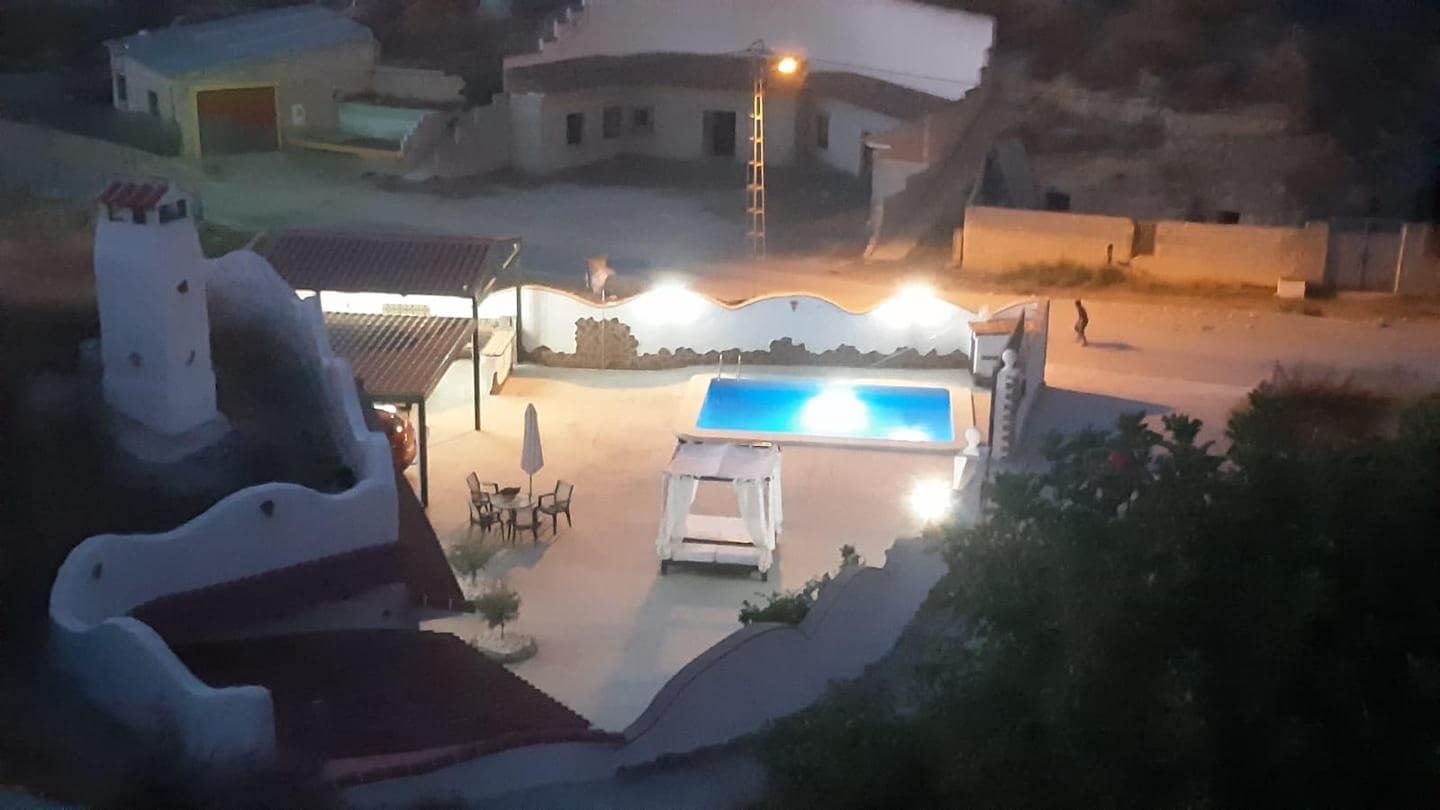 3 chambre Villa/Maison à vendre à Baza avec piscine garage - 236 000 € (Ref: 9057179)