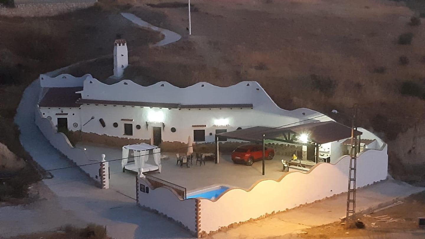 3 chambre Villa/Maison à vendre à Baza avec piscine garage - 236 000 € (Ref: 9057179)