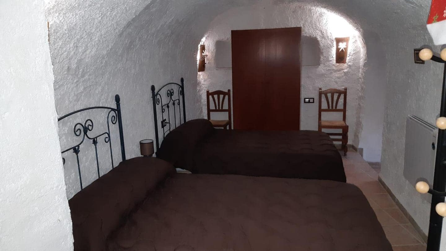 3 chambre Villa/Maison à vendre à Baza avec piscine garage - 236 000 € (Ref: 9057179)