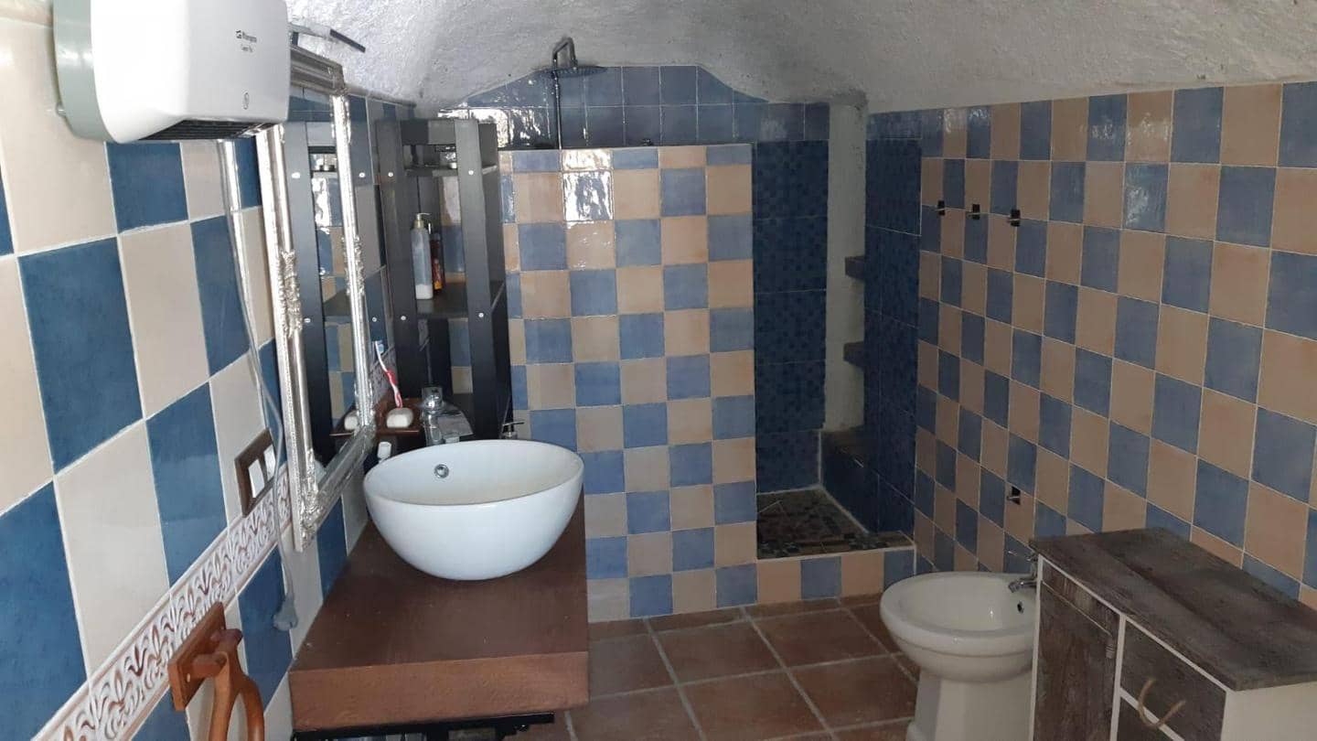 3 chambre Villa/Maison à vendre à Baza avec piscine garage - 236 000 € (Ref: 9057179)