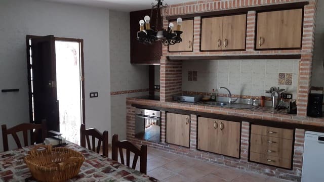 3 chambre Villa/Maison à vendre à Baza avec piscine garage - 236 000 € (Ref: 9057179)