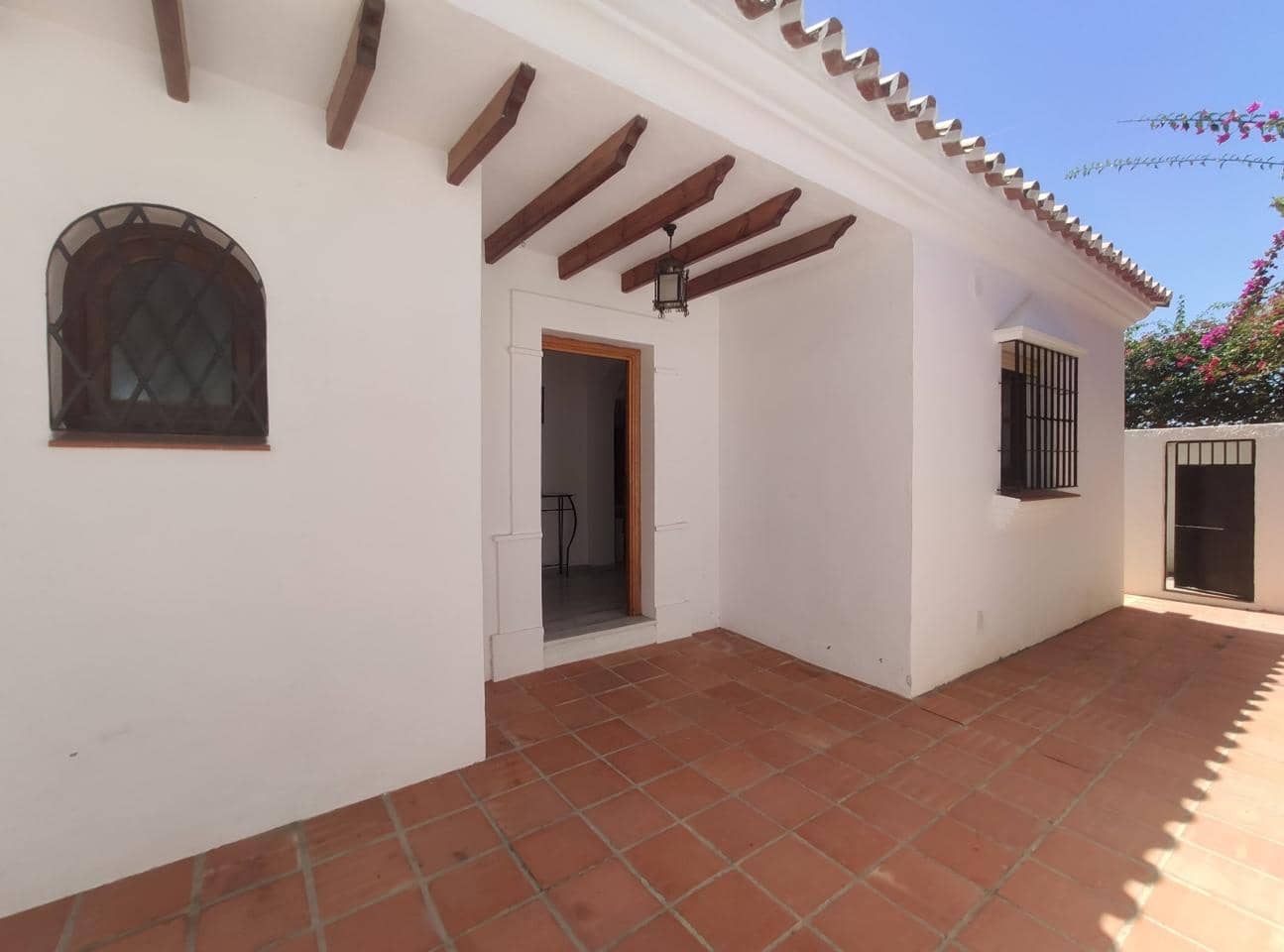2 bedroom Villa for sale in Nerja with pool garage - € 650,000 (Ref: 9132042)