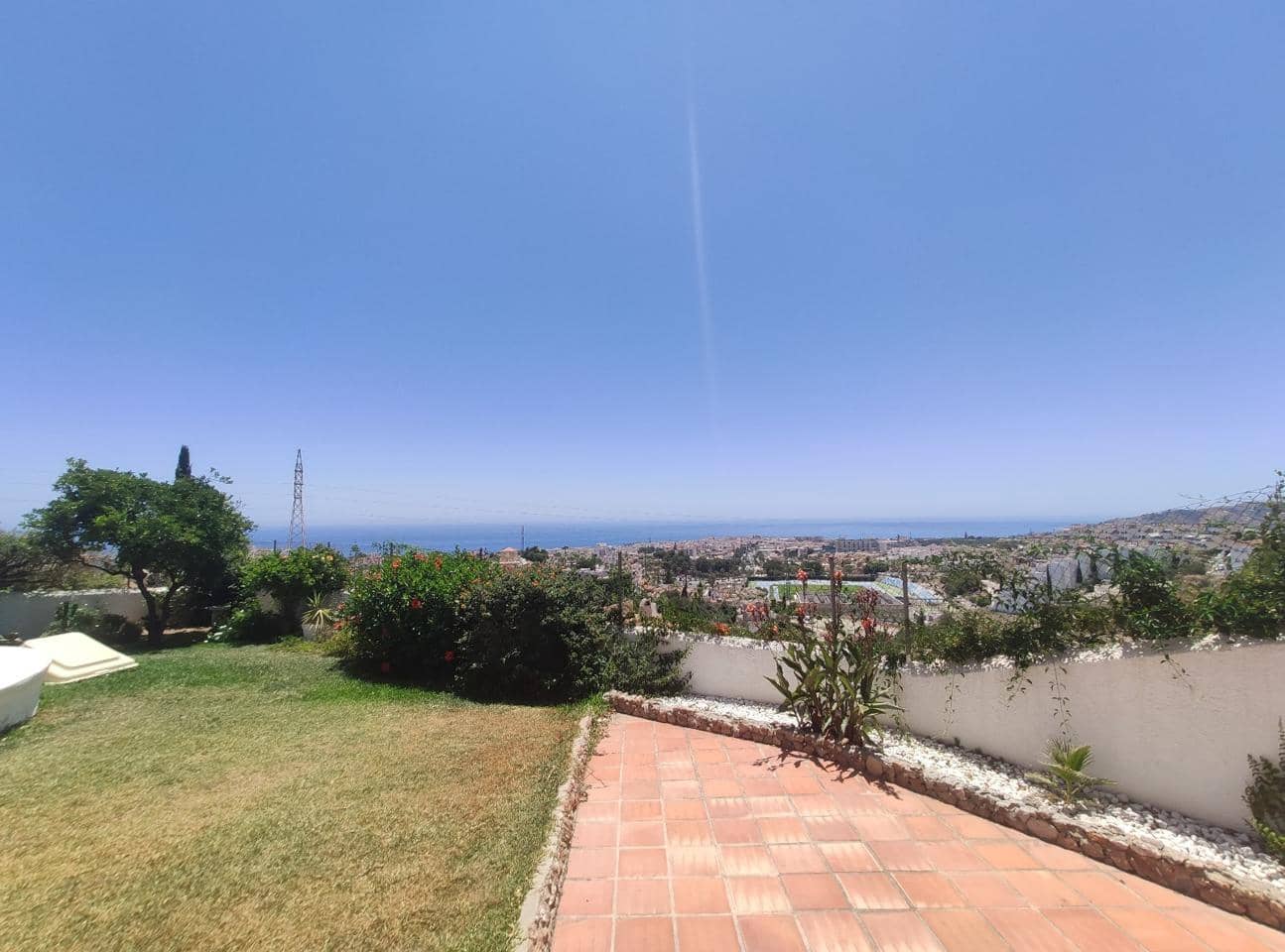 2 bedroom Villa for sale in Nerja with pool garage - € 650,000 (Ref: 9132042)