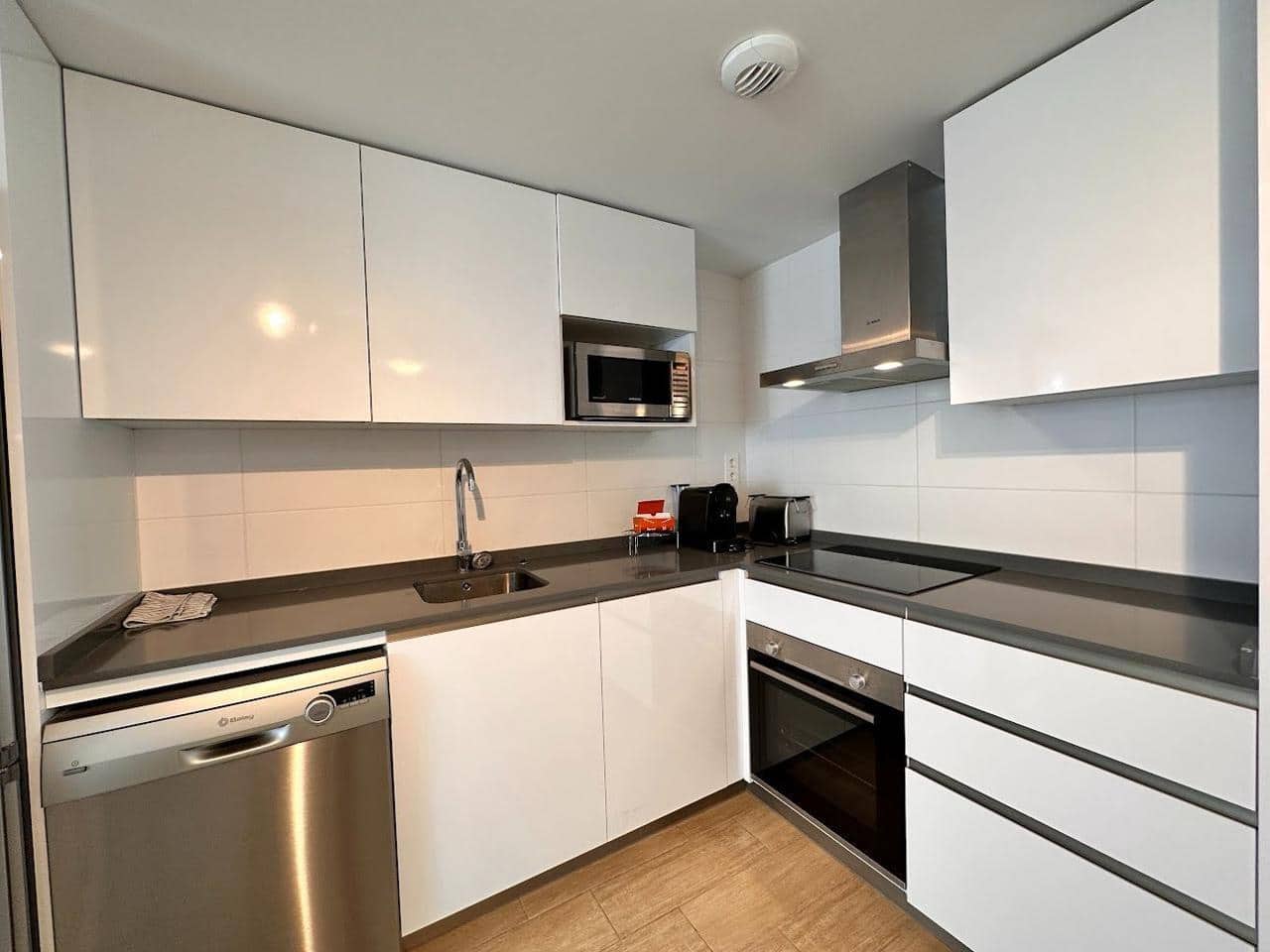 2 slaapkamer Flat te koop in Torrox met garage - € 395.000 (Ref: 9187662)