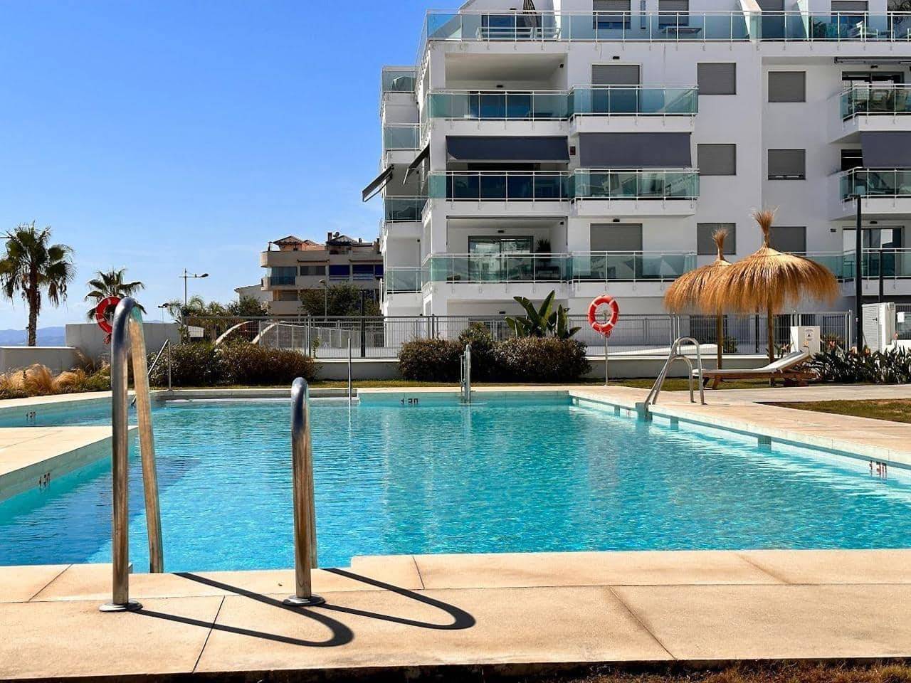 2 slaapkamer Flat te koop in Torrox met garage - € 395.000 (Ref: 9187662)