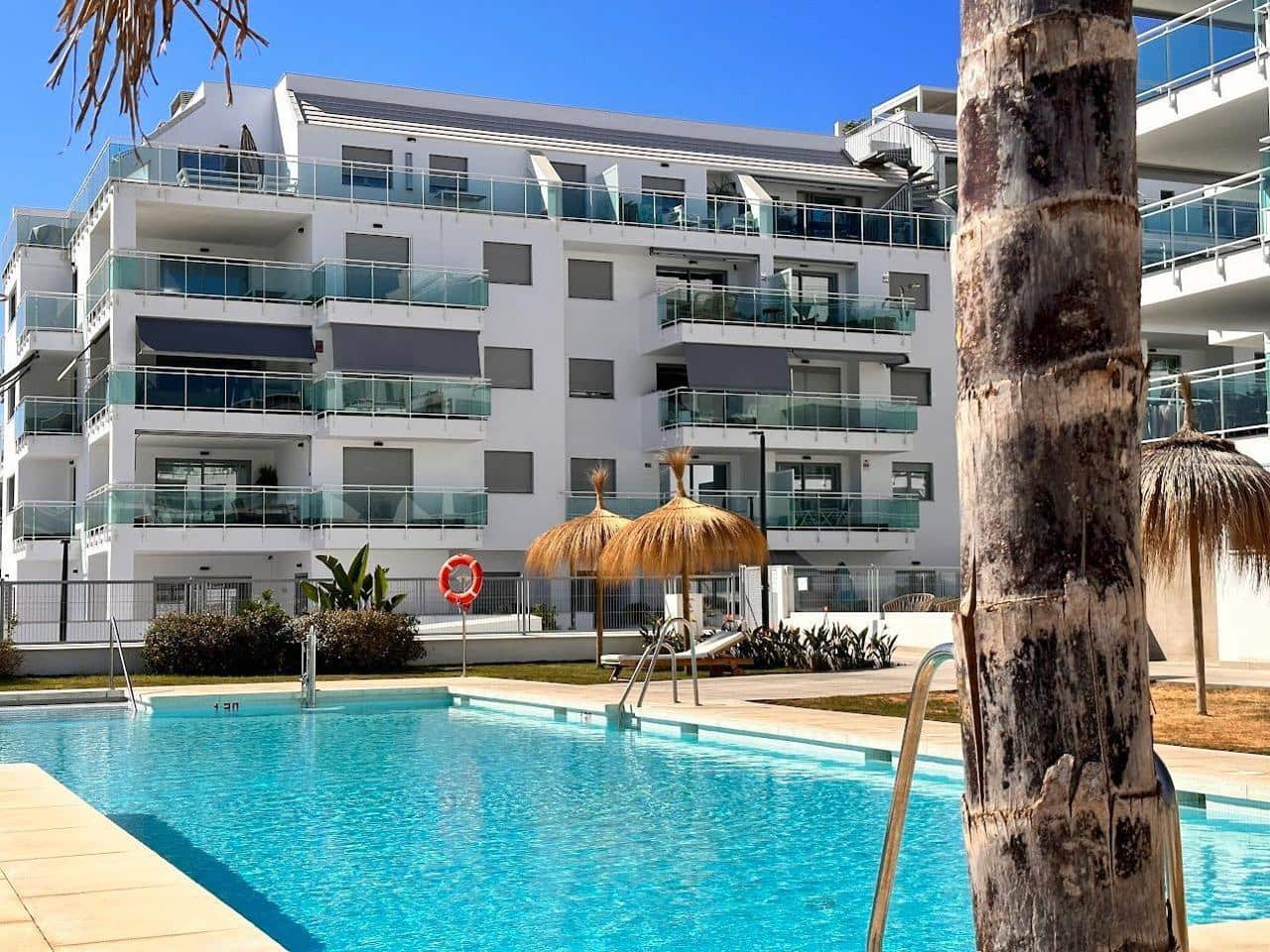 2 slaapkamer Flat te koop in Torrox met garage - € 395.000 (Ref: 9187662)