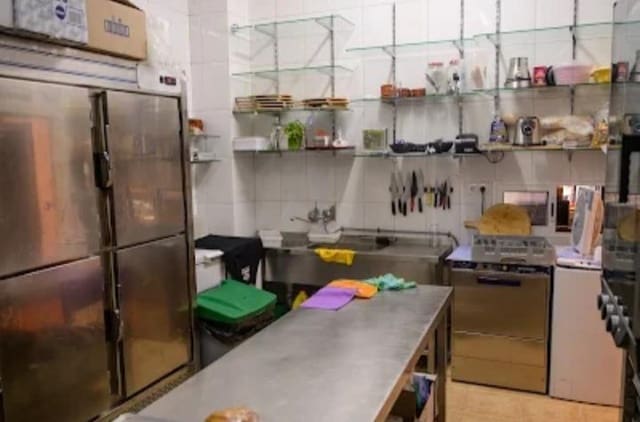 1 soveværelse Virksomhed til leje i Chaparil - Torrecilla - Punta Lara, Nerja - € 2.000 (Ref: 9309368)