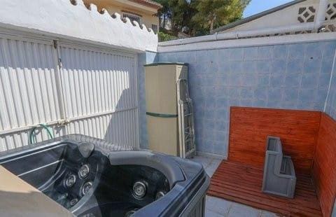 2 bedroom Villa for sale in Nerja with pool - € 309,000 (Ref: 9471822)