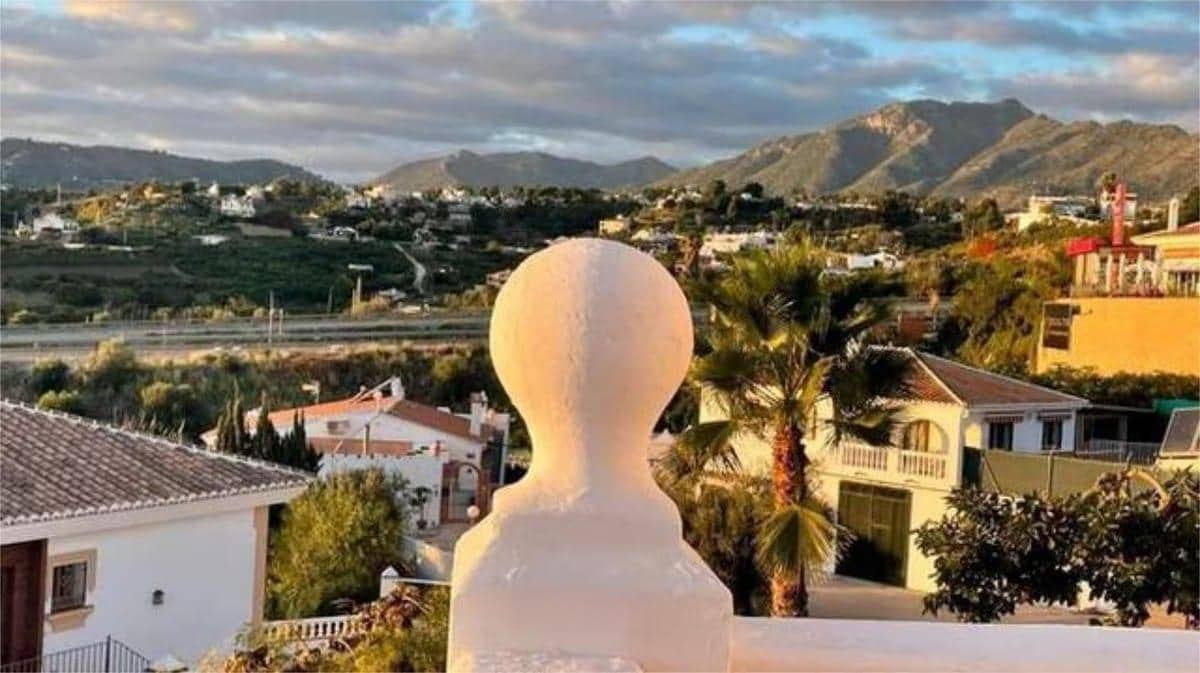 2 bedroom Villa for sale in Nerja with pool - € 309,000 (Ref: 9471822)