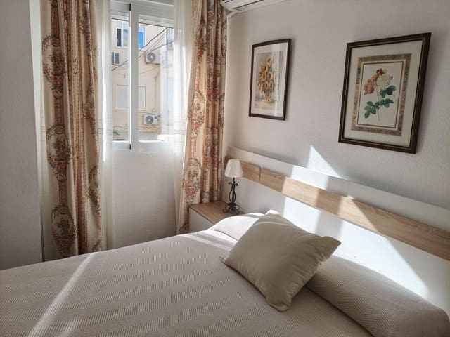 3 makuuhuone Asunto vuokrattavana paikassa Centro, Nerja - 1 050 € (Ref: 9495572)