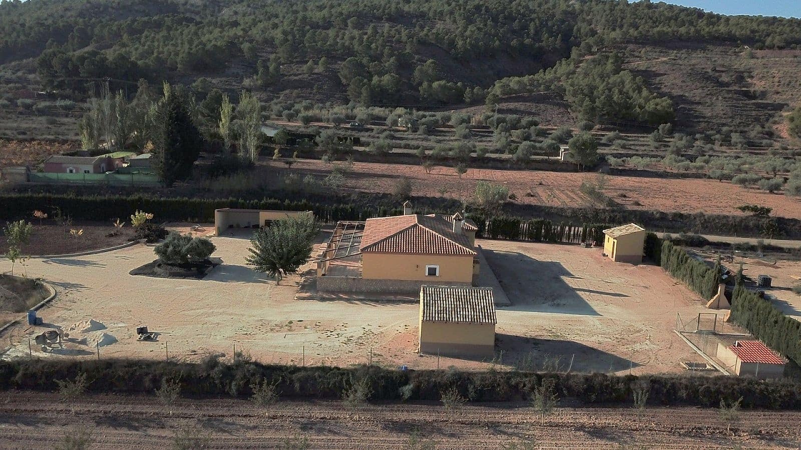 Chalet de 3 habitaciones en Pinoso en venta con piscina - 370.000 € (Ref: 6394989)