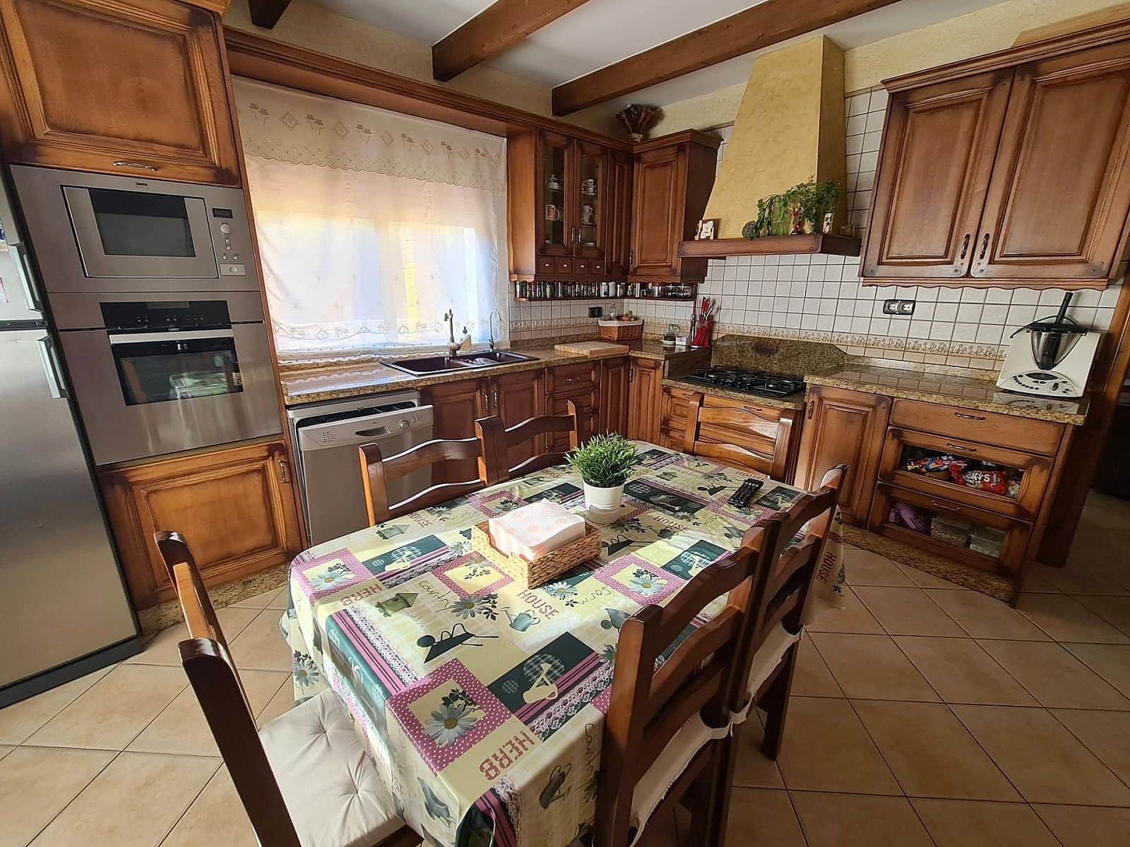 Chalet de 3 habitaciones en Pinoso en venta con piscina - 370.000 € (Ref: 6394989)