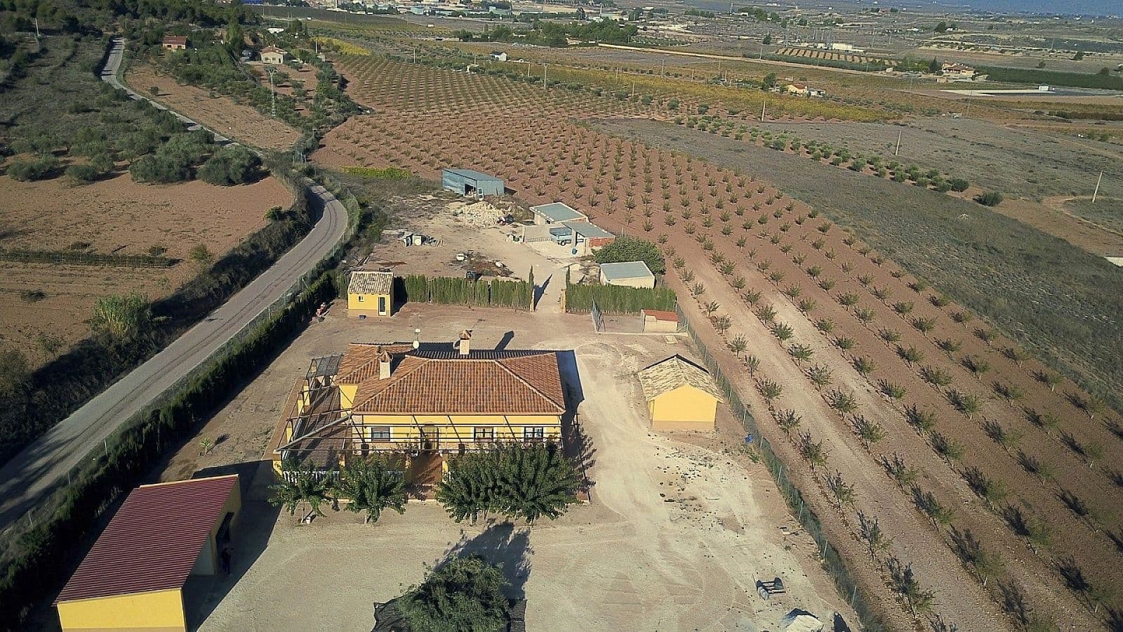 Chalet de 3 habitaciones en Pinoso en venta con piscina - 370.000 € (Ref: 6394989)