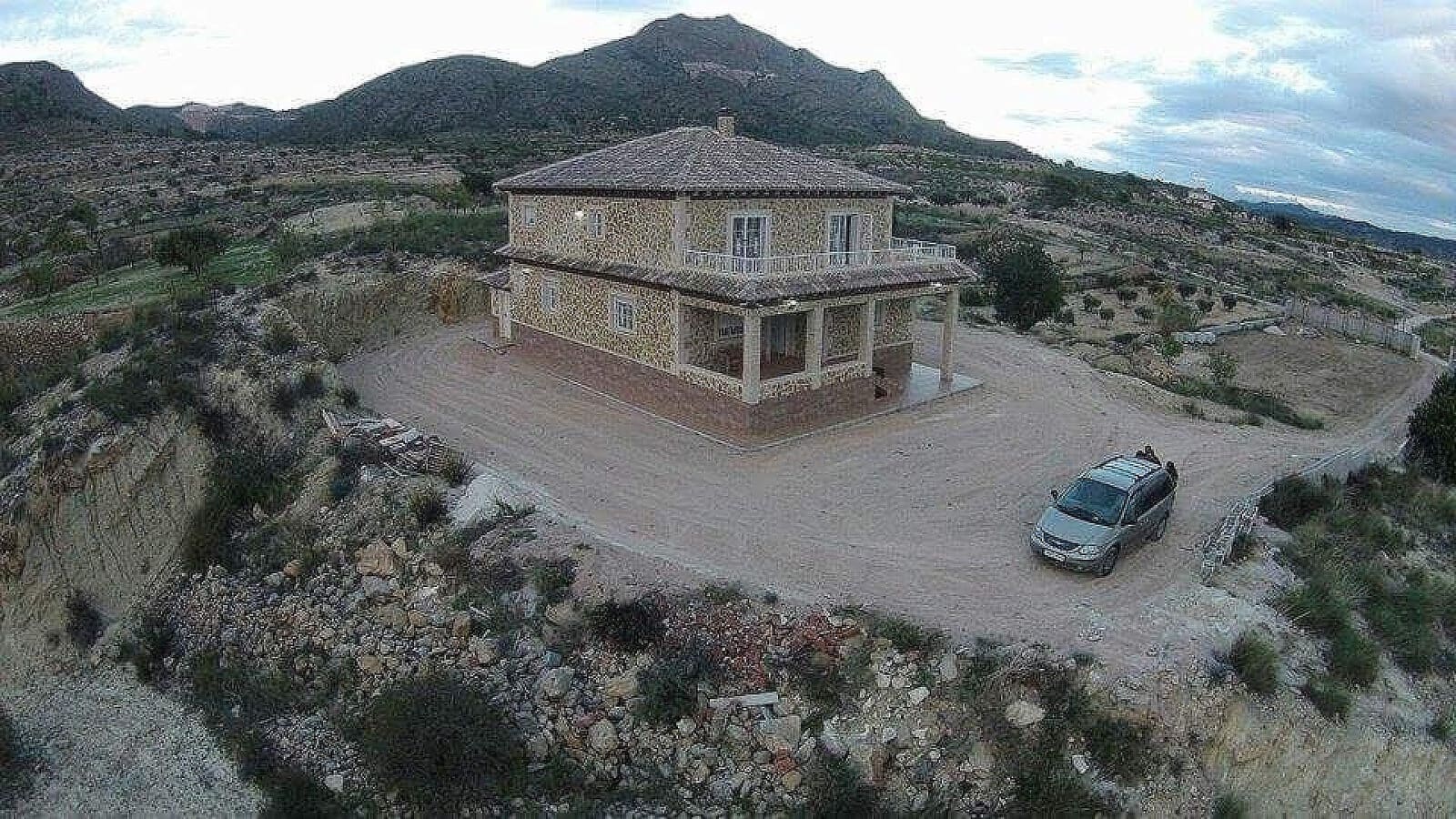 5 bedroom Villa for sale in Macisvenda with pool - € 275,000 (Ref: 6457485)