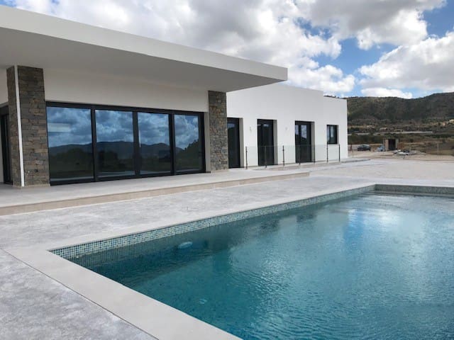 3 Zimmer Villa zu verkaufen in La Romana mit Pool - 450.000 € (Ref: 6666522)
