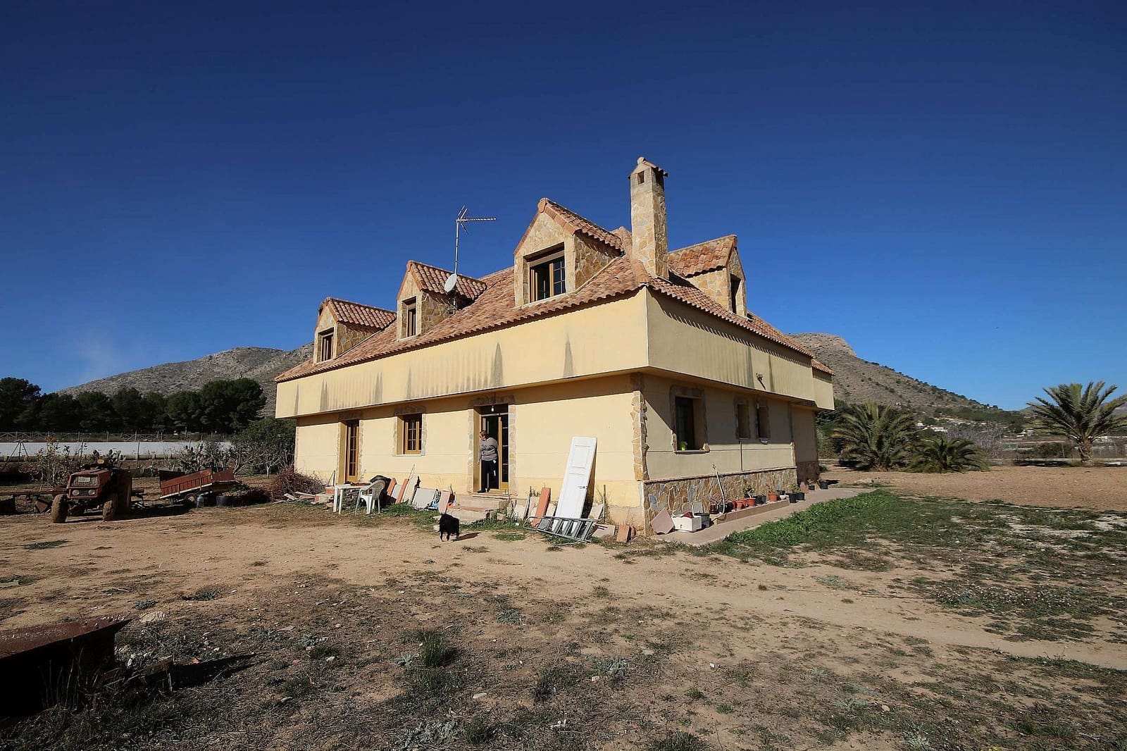 5 bedroom Villa for sale in Aspe with pool - € 449,000 (Ref: 6682546)