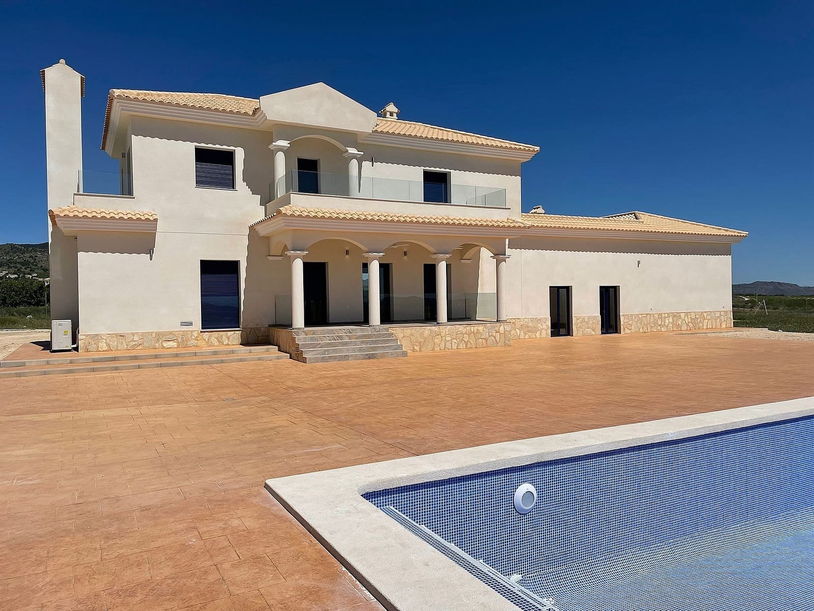 4 bedroom Villa for sale in Pinoso with pool - € 505,000 (Ref: 6891593)