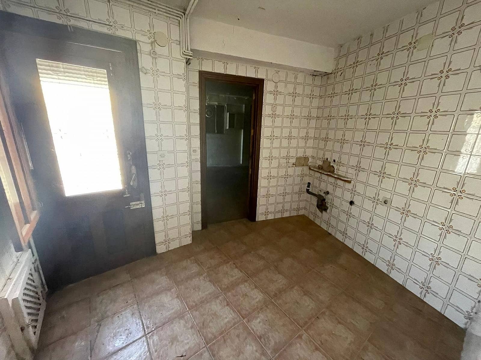 5 slaapkamer Huis te koop in Biar - € 125.000 (Ref: 6969251)