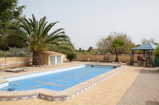 6 soveværelse Finca/Landehus til salg i La Romana med swimmingpool - € 325.000 (Ref: 7143111)