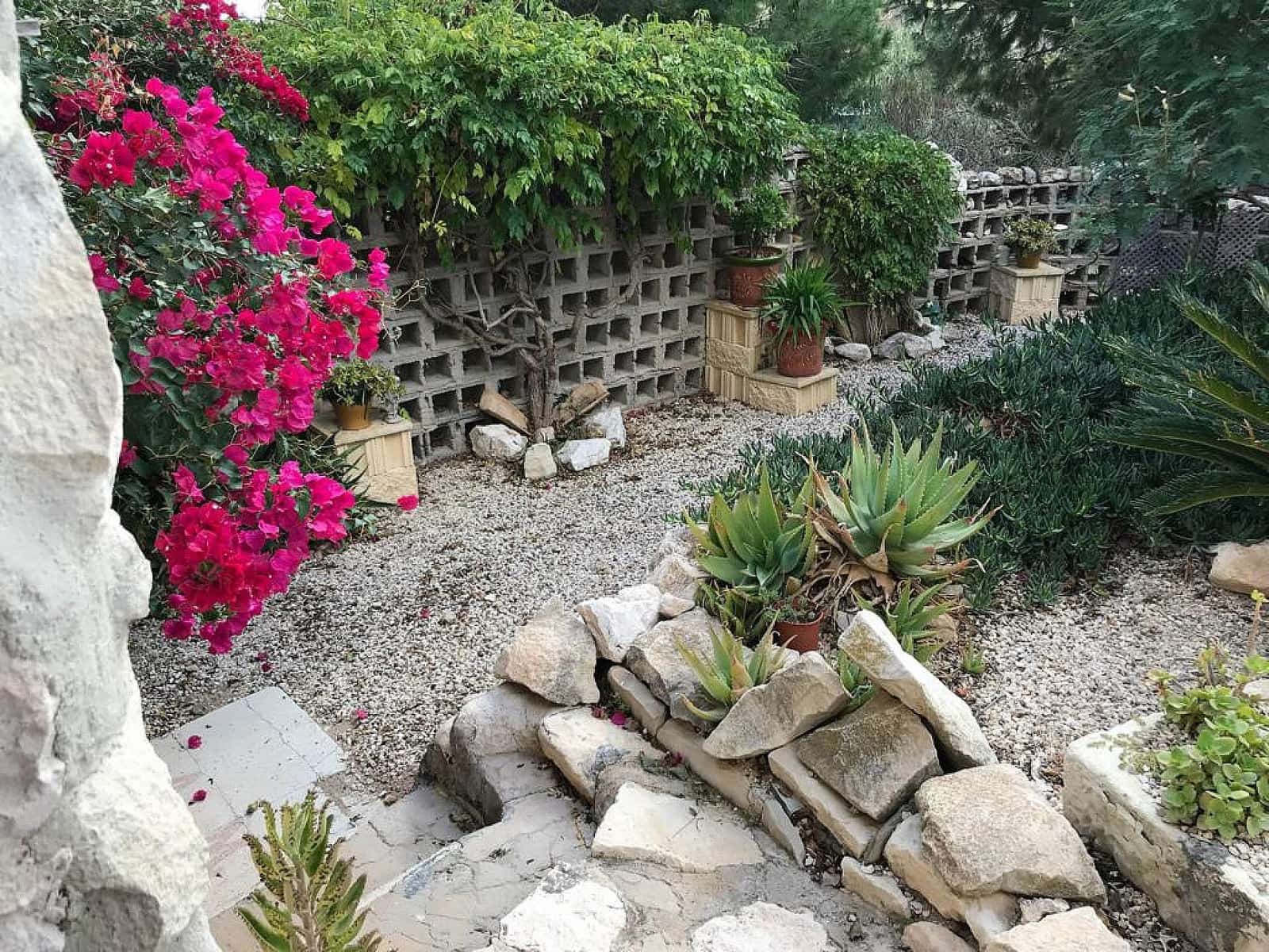 6 soveværelse Finca/Landehus til salg i La Romana med swimmingpool - € 325.000 (Ref: 7143111)