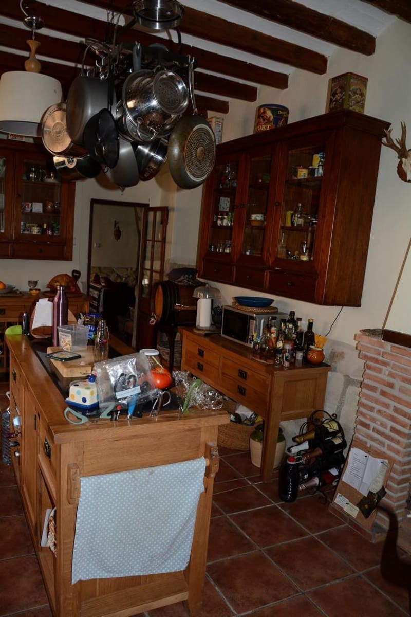 6 bedroom Finca/Country House for sale in La Romana with pool - € 325,000 (Ref: 7143111)