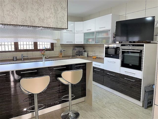 4 soveværelse Villa til salg i Castalla med swimmingpool - € 415.000 (Ref: 7205548)