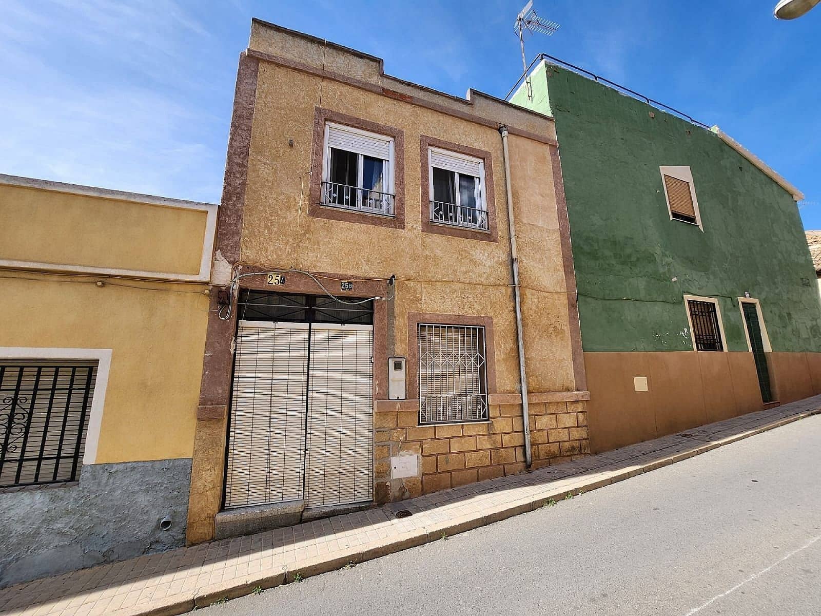 5 soverom Hus til salgs i Villena med svømmebasseng - € 54 995 (Ref: 7572562)
