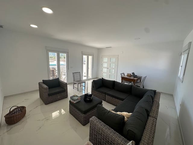 4 Zimmer Villa zu verkaufen in Pinoso mit Pool - 423.000 € (Ref: 7747797)