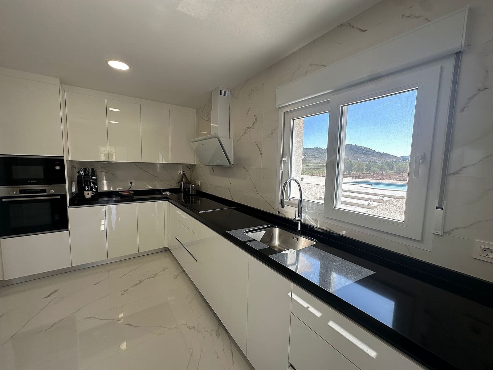 4 bedroom Villa for sale in Pinoso with pool - € 423,000 (Ref: 7747797)