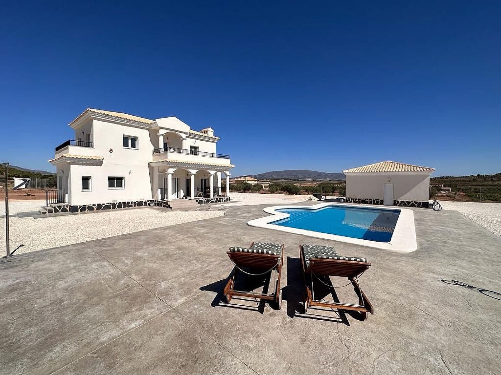 4 bedroom Villa for sale in Pinoso with pool - € 423,000 (Ref: 7747797)