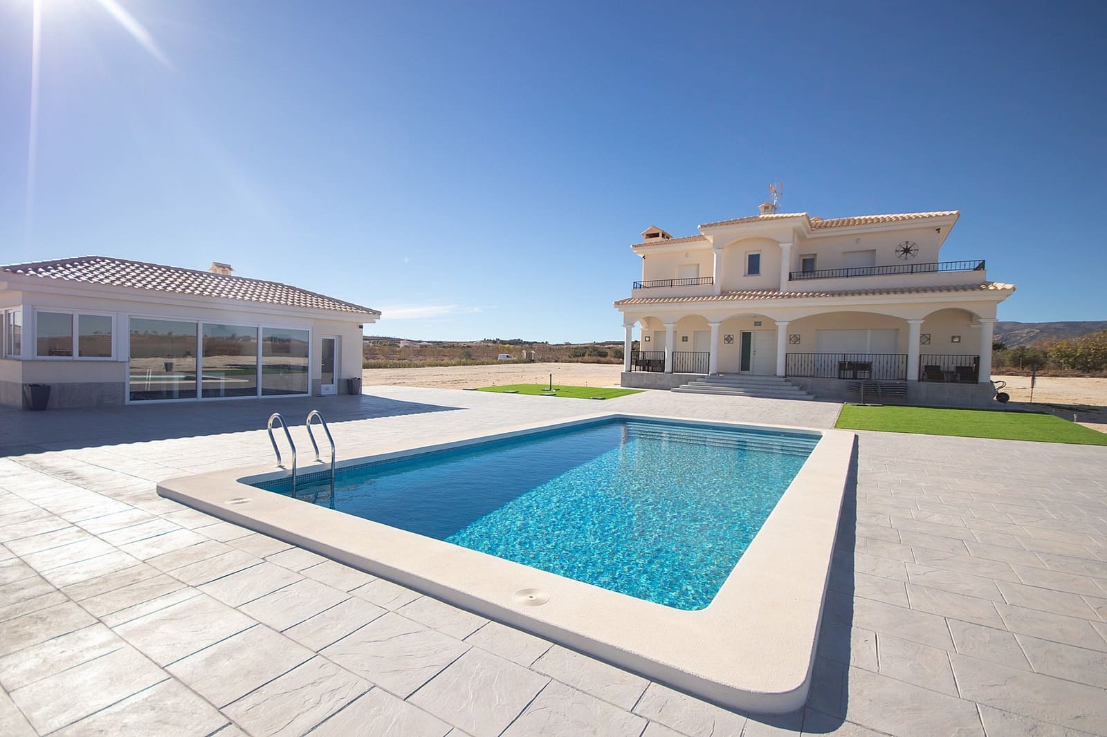 4 bedroom Villa for sale in Pinoso with pool - € 342,000 (Ref: 7911445)