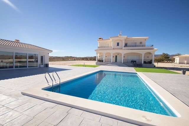 4 Zimmer Villa zu verkaufen in Pinoso mit Pool - 342.000 € (Ref: 7911445)