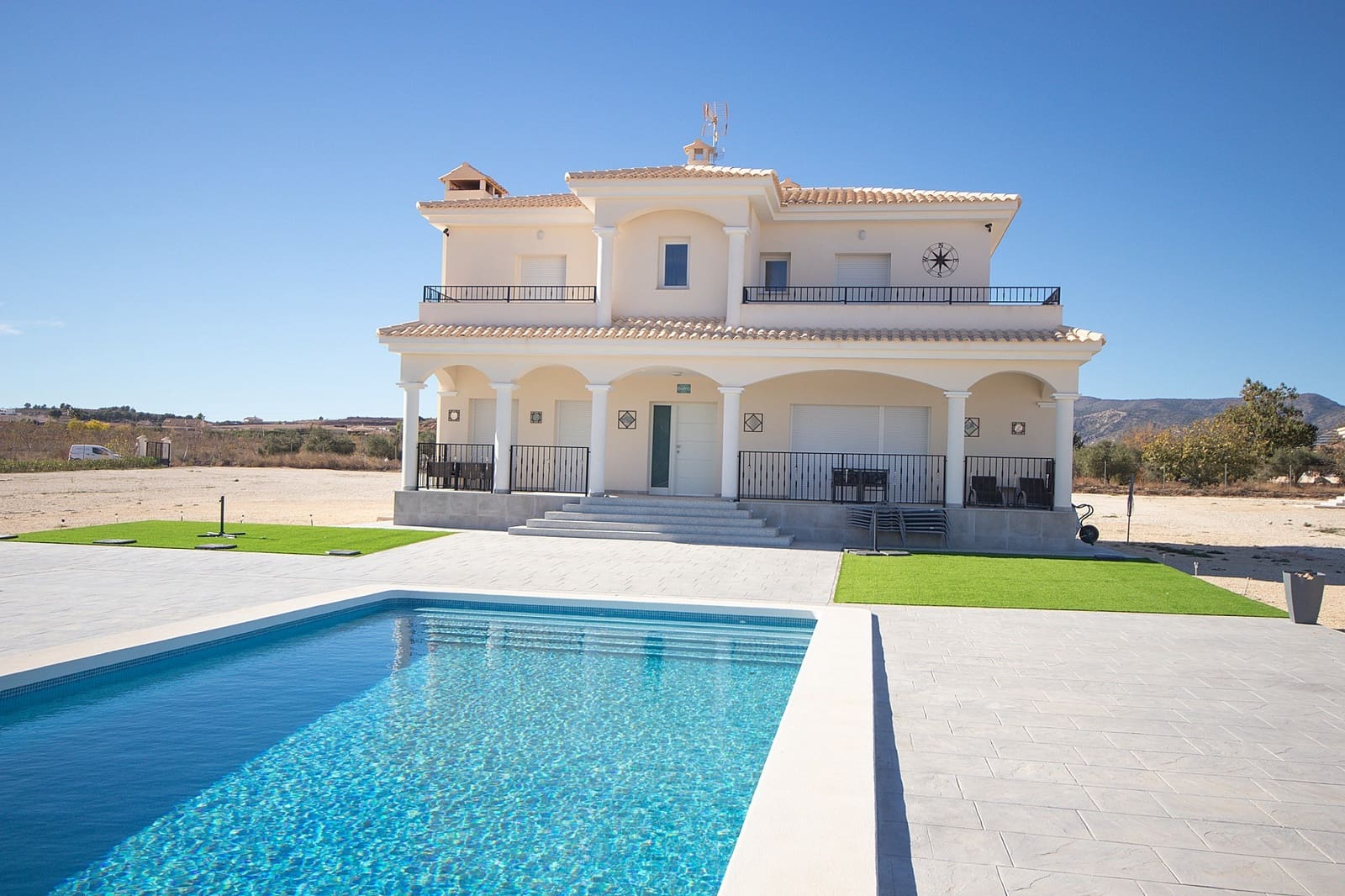 4 bedroom Villa for sale in Pinoso with pool - € 342,000 (Ref: 7911445)