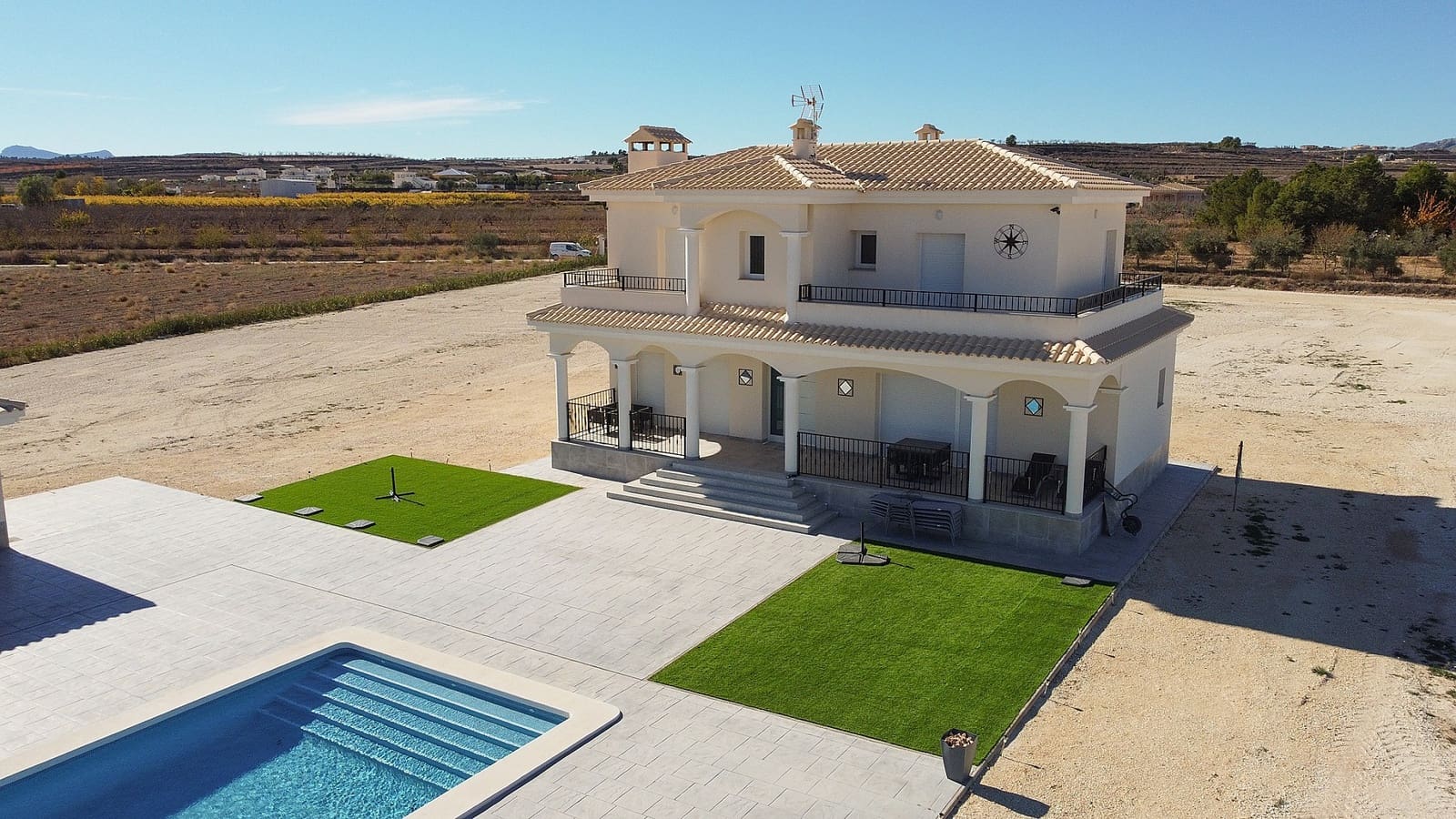 4 bedroom Villa for sale in Pinoso with pool - € 342,000 (Ref: 7911445)