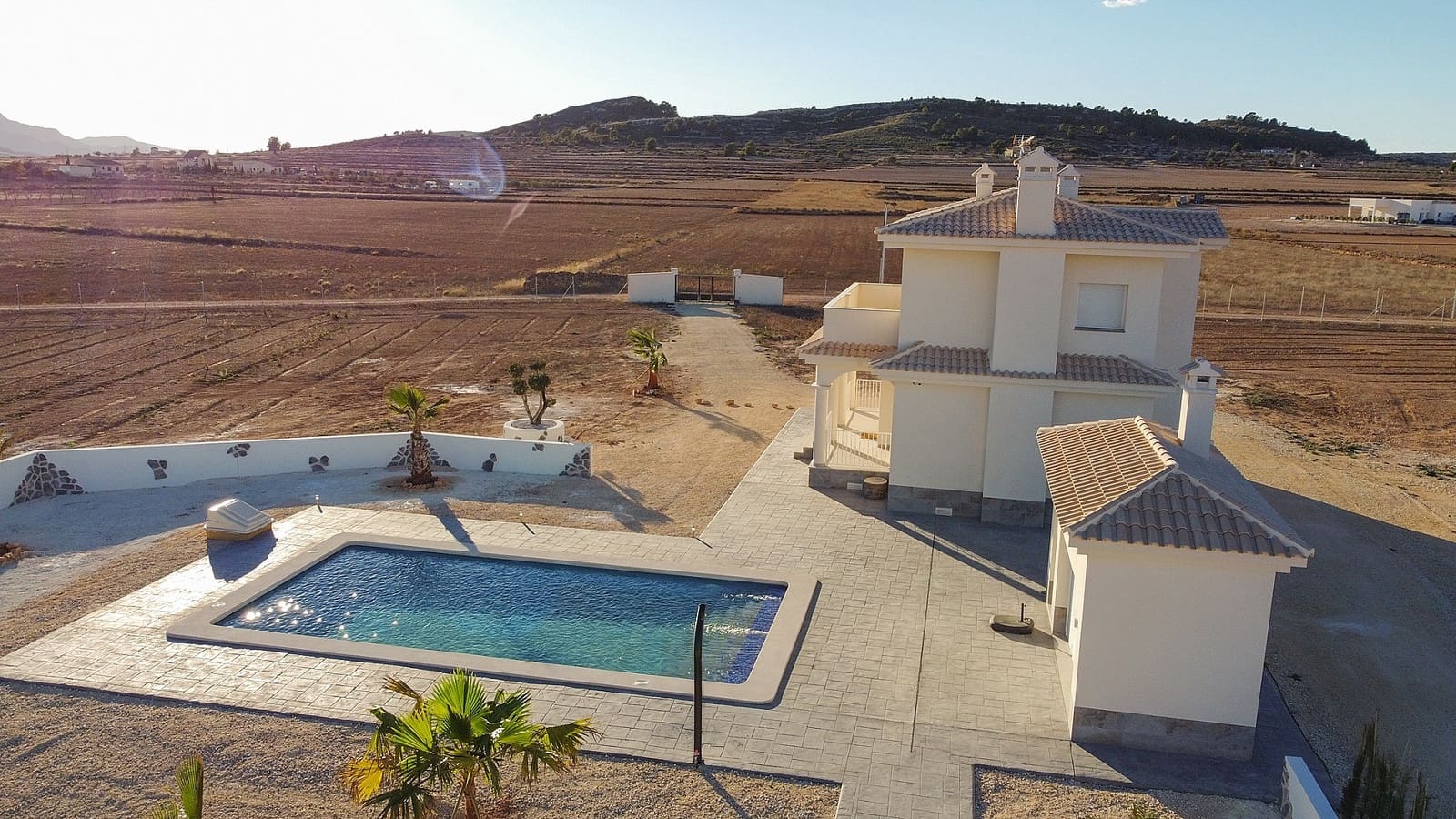 3 bedroom Villa for sale in Pinoso with pool - € 337,000 (Ref: 7927846)