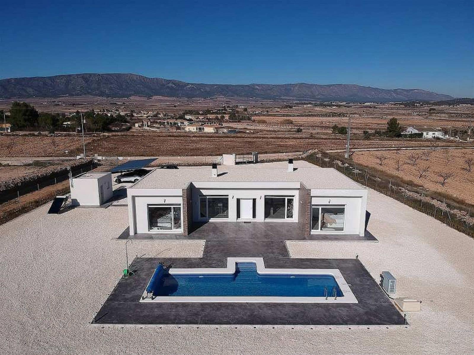 4 bedroom Villa for sale in Pinoso with pool - € 359,000 (Ref: 7938561)