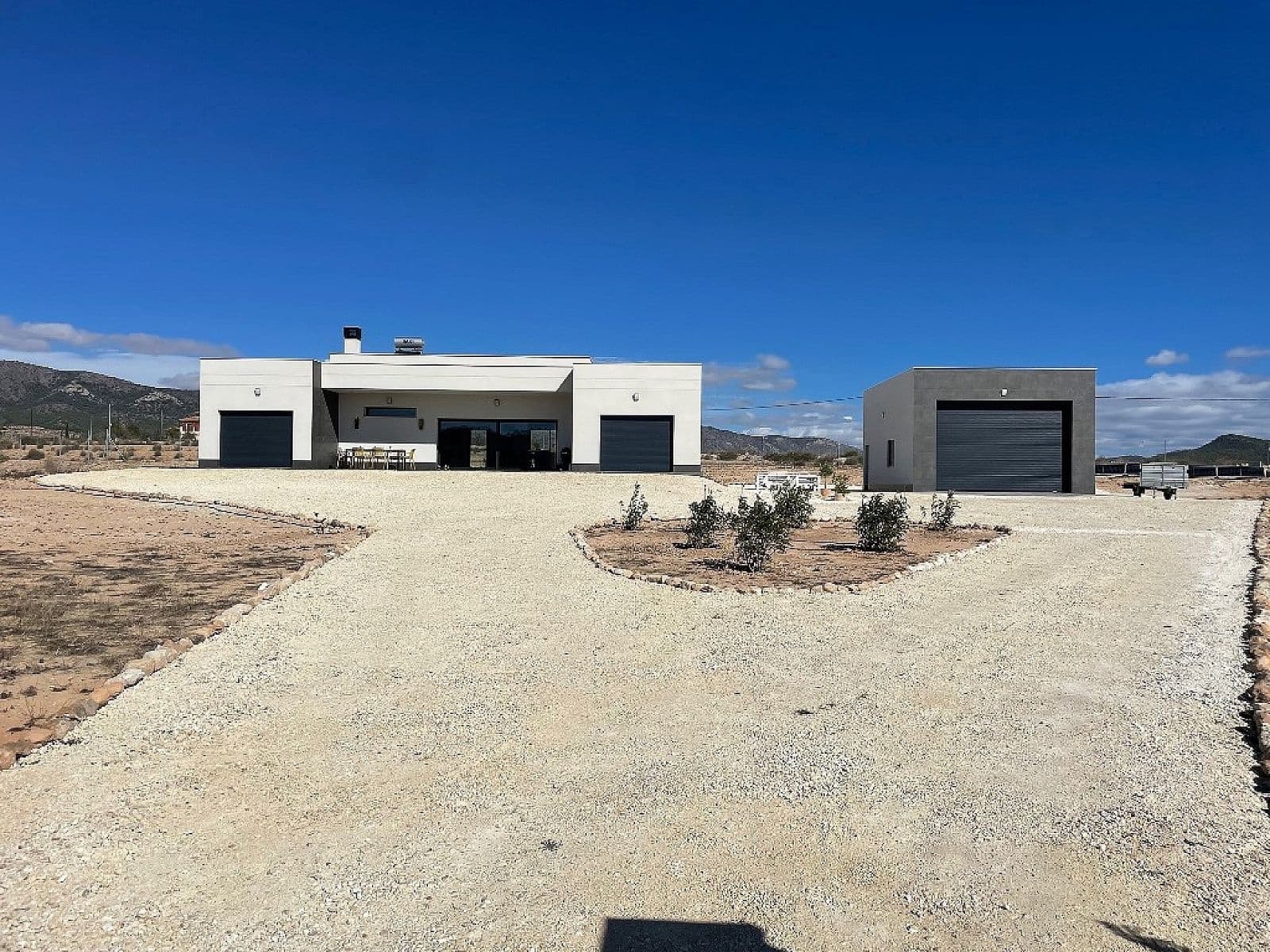 4 bedroom Villa for sale in Pinoso with pool - € 359,000 (Ref: 7938561)