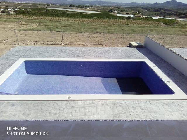 5 bedroom Villa for sale in La Romana with pool - € 405,000 (Ref: 8025038)