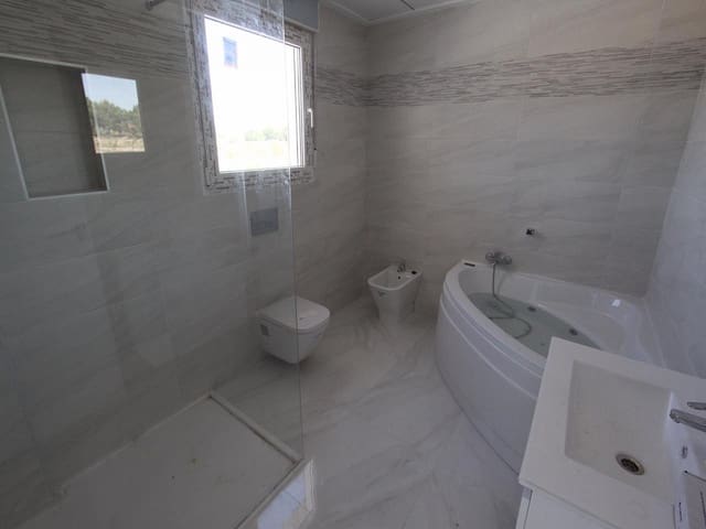 4 Zimmer Villa zu verkaufen in Pinoso mit Pool - 449.000 € (Ref: 8025040)