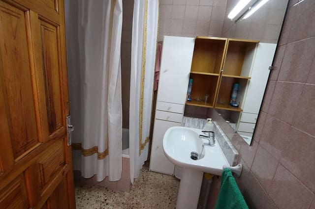 4 slaapkamer Huis te koop in Yecla - € 99.500 (Ref: 8025052)