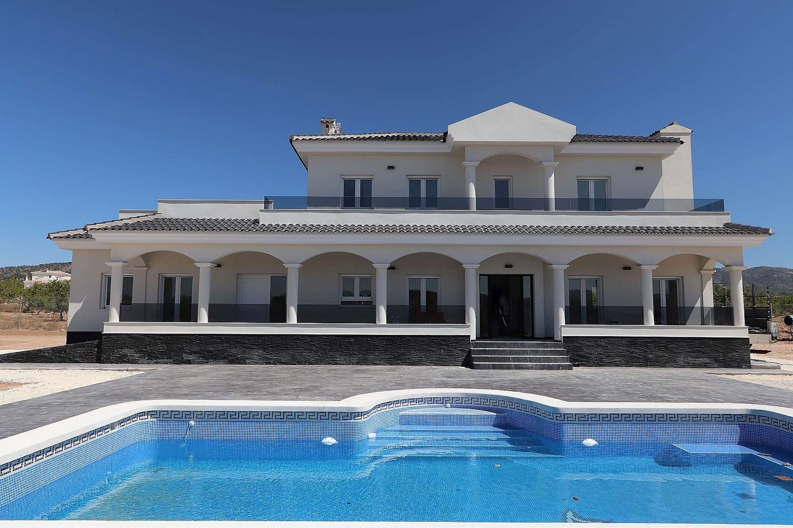 4 bedroom Villa for sale in Pinoso with pool - € 375,000 (Ref: 8025070)